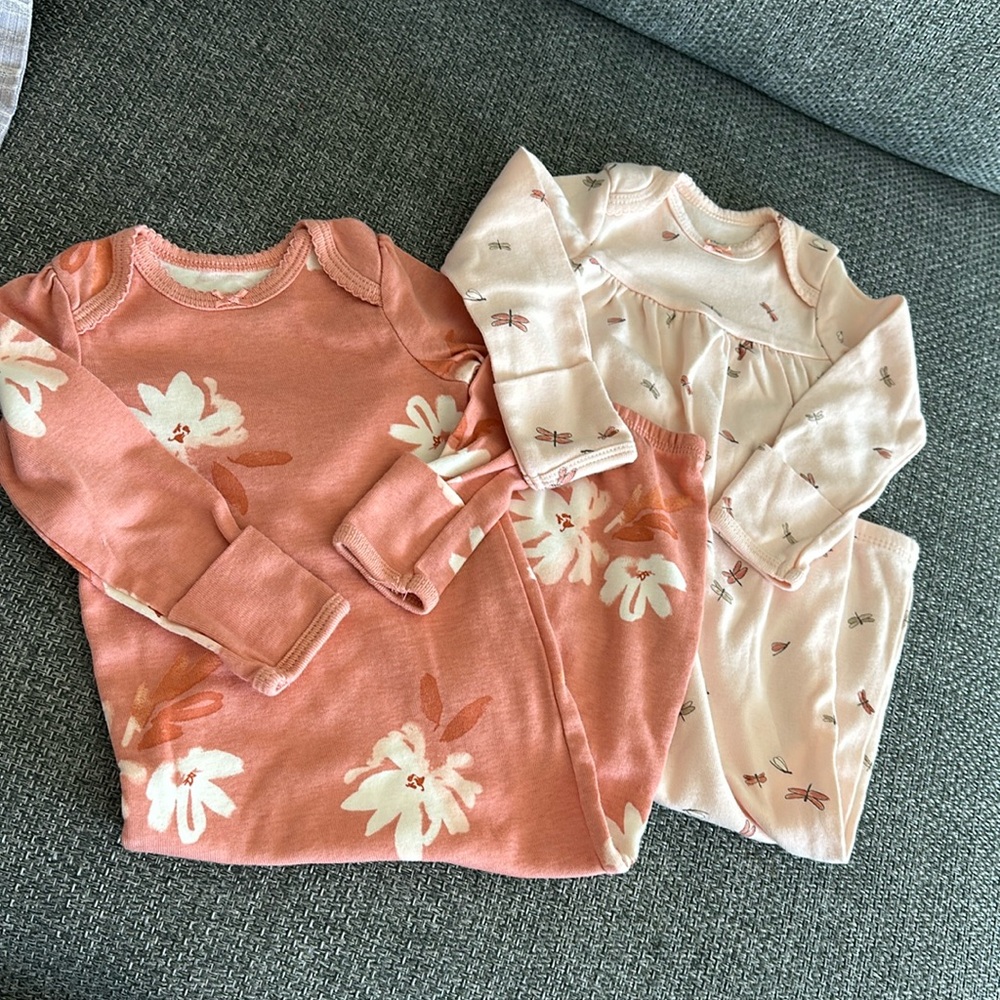 Carter’s set of 2 baby girl pajamas, NWOT, size 3 months